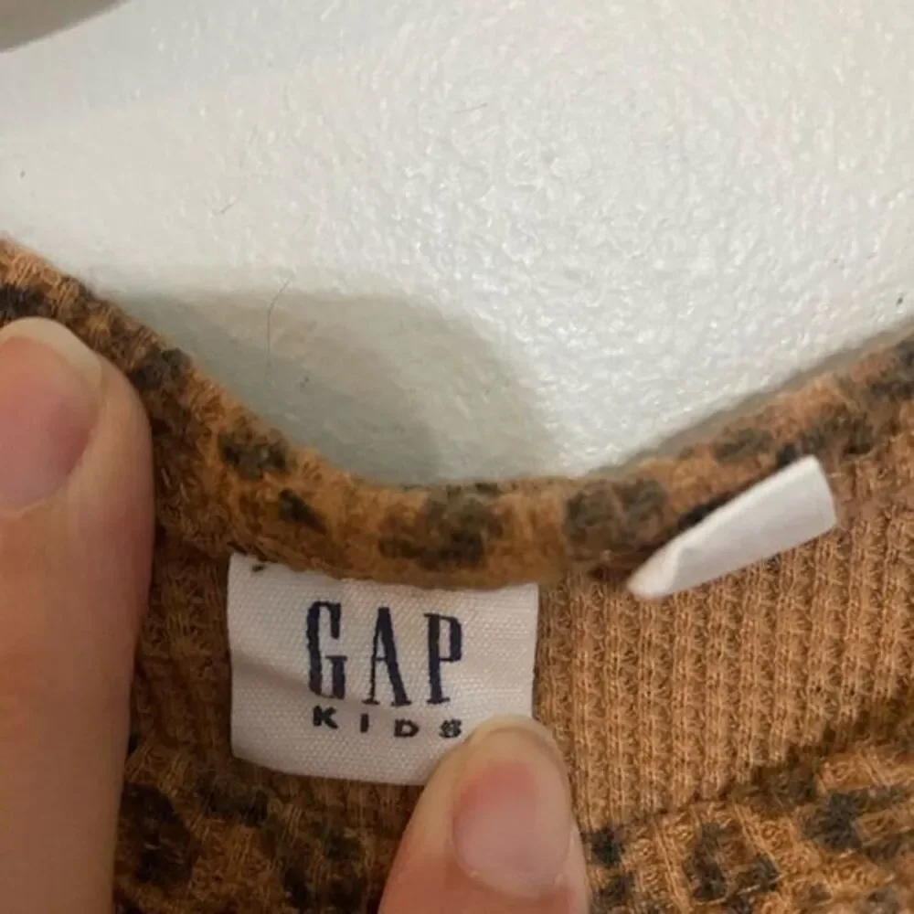- Gap girls size‎ small long sleeve cheetah print top